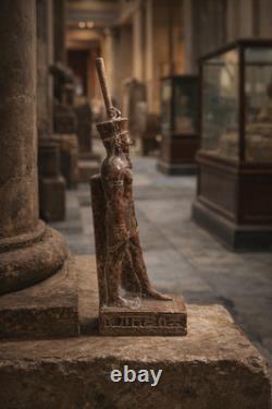 Ancienne statue du dieu égyptien Osiris, seigneur des morts, sculpture art ph