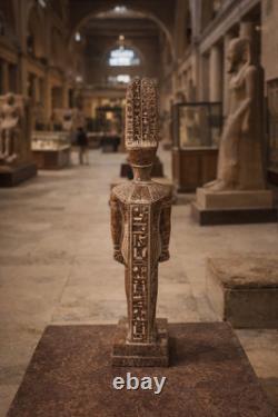 Ancienne statue du dieu égyptien Osiris, seigneur des morts, sculpture art ph