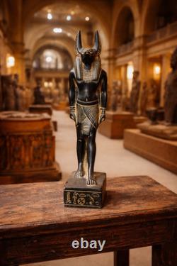 Ancienne statue égyptienne antique Anubis dieu de la mort sculpture pharaoniq