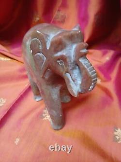 Ancienne statue éléphant en marbre rouge vert sculpture Inde Asie fait main A