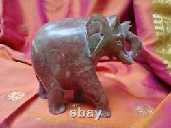 Ancienne statue éléphant en marbre rouge vert sculpture Inde Asie fait main T