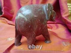 Ancienne statue éléphant en marbre rouge vert sculpture Inde Asie fait main T