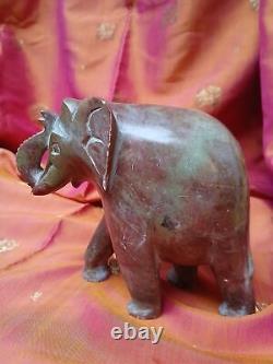 Ancienne statue éléphant en marbre rouge vert sculpture Inde Asie fait main T