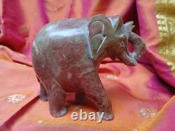 Ancienne statue éléphant en marbre rouge vert sculpture Inde Asie fait main V