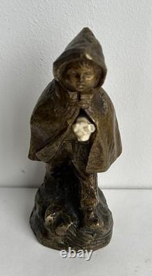 Ancienne statue en bronze chryséléphantin enfant cape chien signé Foucher XIXème
