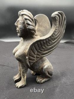 Ancienne statue en pierre mythique civilisation sphinx lion ailé sculpture Mo