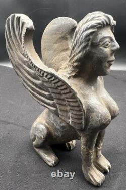 Ancienne statue en pierre mythique civilisation sphinx lion ailé sculpture Mo