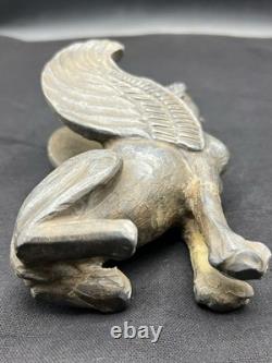 Ancienne statue en pierre mythique civilisation sphinx lion ailé sculpture Mo