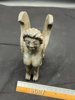 Ancienne statue en pierre mythique civilisation sphinx lion ailé sculpture Mo