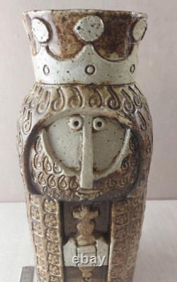 Ancienne statue, homme couronné / prêtre, en poterie, à identifier
