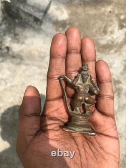 Ancienne statue idole sculpture seigneur hindou en cuivre vintage Bal