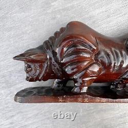Ancienne statue japonaise de taureau de combat en bois sculpté à la main, let