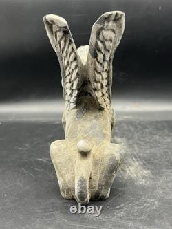 Ancienne statue mythique statue de lion ailé à tête de femme, sculpture de sp