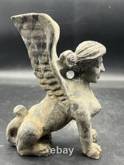 Ancienne statue mythique statue de lion ailé à tête de femme, sculpture de sp