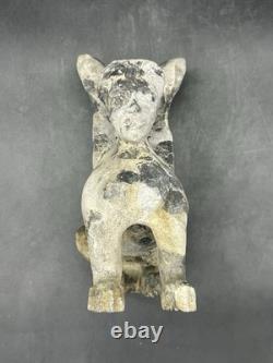 Ancienne statue mythique statue de lion ailé à tête de femme, sculpture de sp