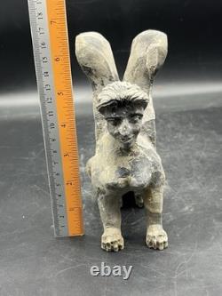 Ancienne statue mythique statue de lion ailé à tête de femme, sculpture de sp