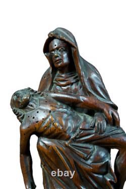 Ancienne statue religieuse Piéta Gothique Vierge de pitié bois sculpté Nord 16e