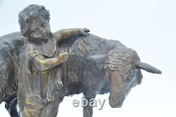 Ancienne statue sculpture L'enfant et la brebis en régule non signée 19° vintage