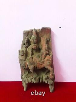 Ancienne statue sculpture murale panneau bois temple hindou Narasimha Swamy L