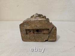 Ancienne statut en bois doré représentant la vierge à l'enfant XVIIe ou avant