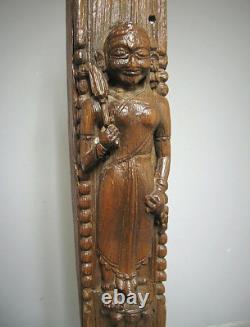 Architecture ancienne divinité. Rajasthan XIXe. Sculpture en bois