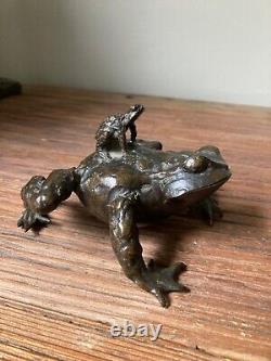 BRONZE ANCIEN JAPON XIX e CRAPAUD ET SON PETIT PATINE BRUNE GRENOUILLE