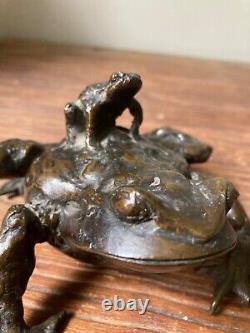 BRONZE ANCIEN JAPON XIX e CRAPAUD ET SON PETIT PATINE BRUNE GRENOUILLE