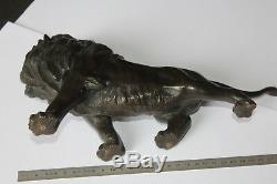 (B) Lion ancien en bronze avec cachet (Asie, Chine, Indochine)