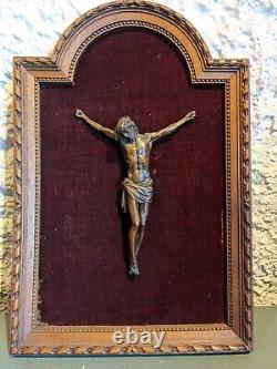 Belle Sculpture ancienne Christ en croix cadre statue religieuse Jésus religion