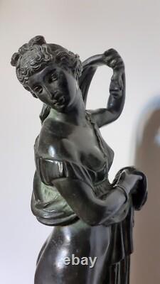 Bronze ancien Vénus sortant du bain