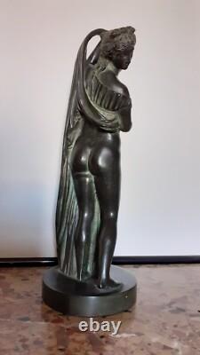 Bronze ancien Vénus sortant du bain