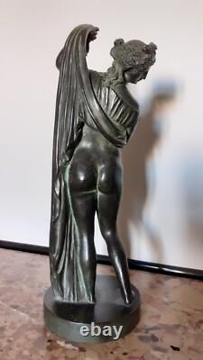 Bronze ancien Vénus sortant du bain