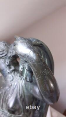 Bronze ancien Vénus sortant du bain