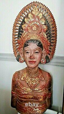 Buste indonésien de déesse en bois polychome ancien
