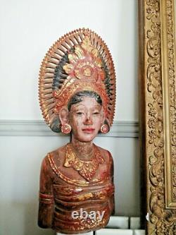 Buste indonésien de déesse en bois polychome ancien