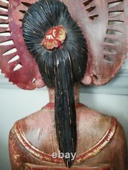 Buste indonésien de déesse en bois polychome ancien