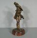Enfant Gentilhomme Avec Épée Et Chapeau Mousquetaire Sculpture Bronze Ancien