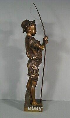 Enfant Pêcheur A La Ligne Sculpture Bronze Ancien Signé Lavergne