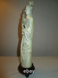 Geisha Okimono Japon fin XIXeme Statuette avec proverbe ancien