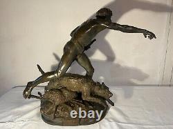 Grand Bronze ancien statue signé Louis Auguste HIOLIN (1846-1910) Au Loup