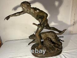 Grand Bronze ancien statue signé Louis Auguste HIOLIN (1846-1910) Au Loup