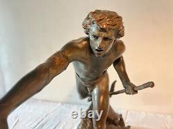 Grand Bronze ancien statue signé Louis Auguste HIOLIN (1846-1910) Au Loup