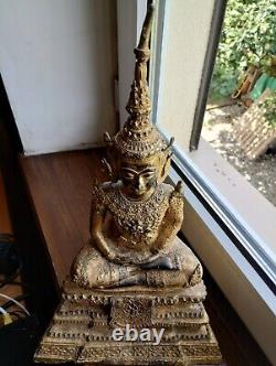 Grande statue sculpture de bouddha vintage ancien en bronze doré d'Inde XXe