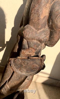 INDE, XXeme Ancienne Sculpture en bois Gardien de tigre au repos H 76cm