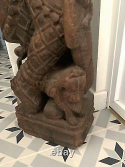 INDE, XXeme Ancienne Sculpture en bois Gardien de tigre au repos H 76cm