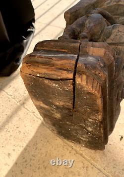 INDE, XXeme Ancienne Sculpture en bois Gardien de tigre au repos H 76cm