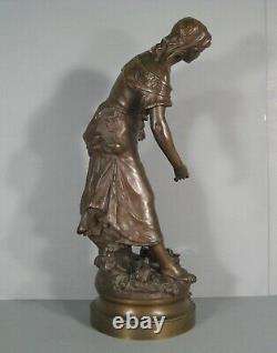 La Fermière Ses Poules Et Poussins Sculpture Bronze Ancien Signé Auguste Moreau