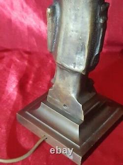 Lampe, Chevalier En Armure, Bouclier Sculpture Statue En Bronze Ancienne