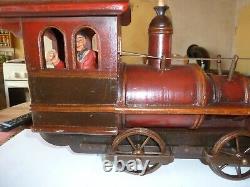 Maquette géante en bois représentant une locomotive ancienne pièce unique