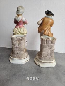 Paire De Statues En Porcelaine Ancienne Vase A Fleurs